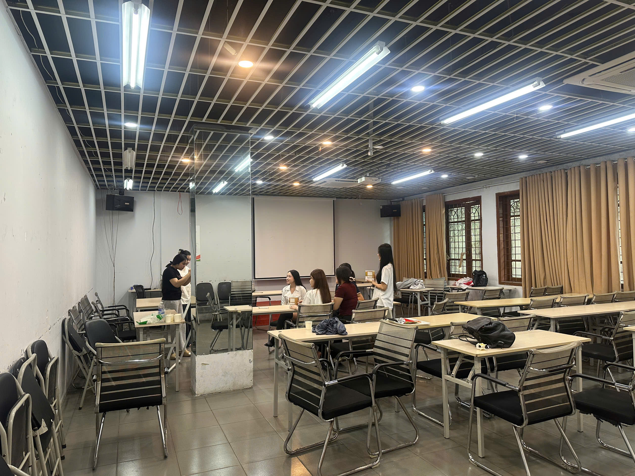 Bạn đang tìm nơi quay video content chuyên nghiệp, yên tĩnh ở Hà Nội?